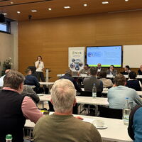 ThEEN-Geschäftsführerin Jana Liebe präsentiert die aktuellen Innovationsräume des ThEEN