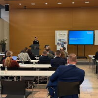 Referentin Lisa Plümer (Fraunhofer IKTS)