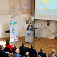 Projektleiter Christoph Höröld (Landratsamt Kyffhäuserkreis) bei der Eröffnung in Sondershausen