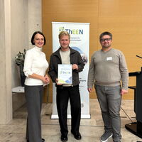 Neues Mitglied: Übergabe der Urkunde an Felix Drechsel (revincus GmbH)